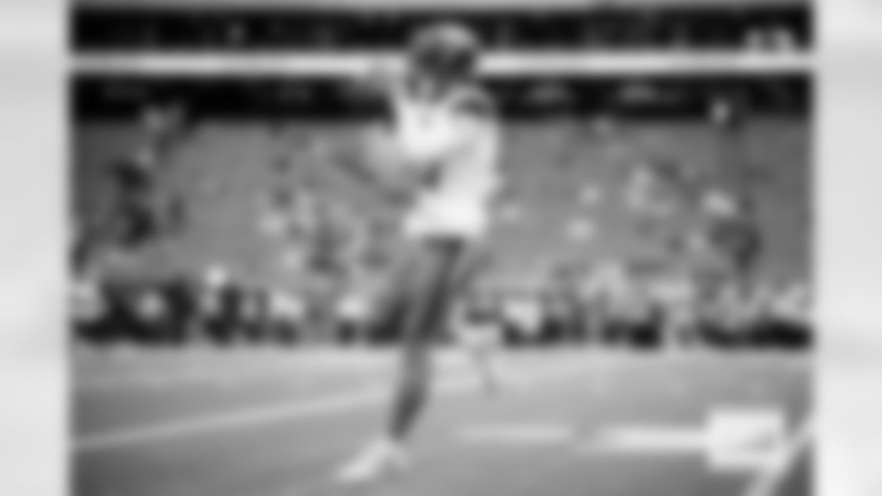 Denver Broncos cornerback Riley Moss (21) warms up before the Broncos' Week 9 game against the Houston Texans at NRG Stadium in Houston, Texas on November 2, 2025. Photo by Ben Swanson / Denver Broncos