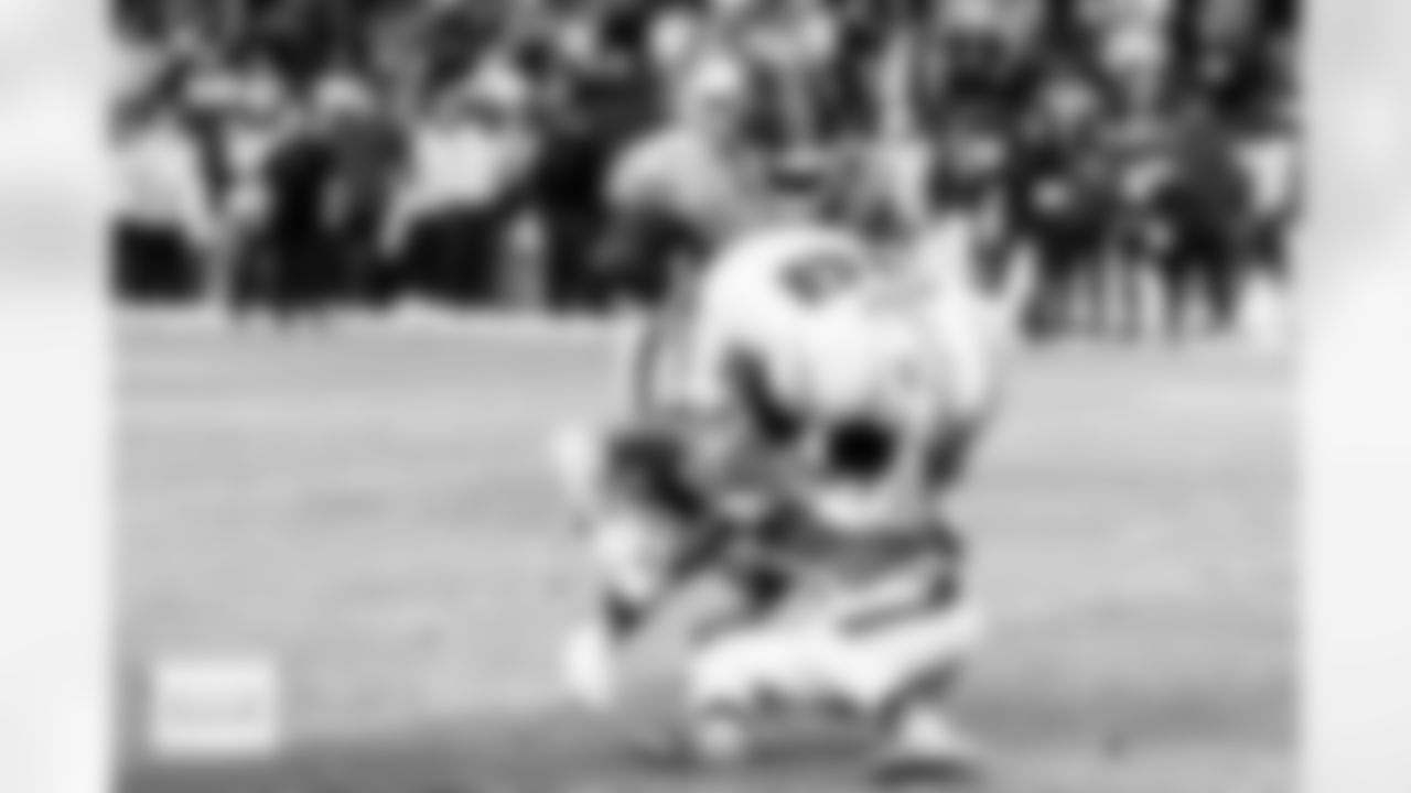 Jahdae Barron breaks up a pass to Will Dissly during the Broncos' Week 18 game against the Los Angeles Chargers at Empower Field at Mile High in Denver, Colorado on January 4, 2026. Photo by Gabriel Christus / Denver Broncos