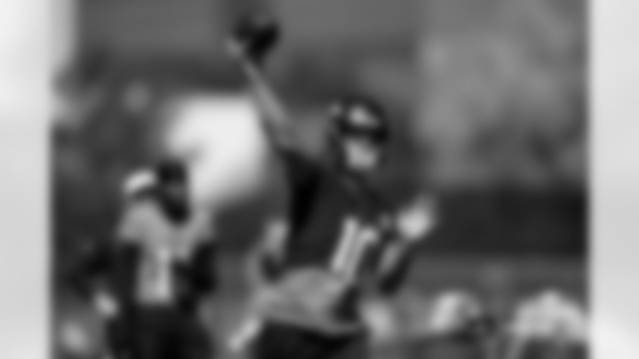 Bo Nix during practice at Broncos Park Powered by CommonSpirit in Englewood, Colorado on September 18, 2024. Photo by Ben Swanson / Denver Broncos