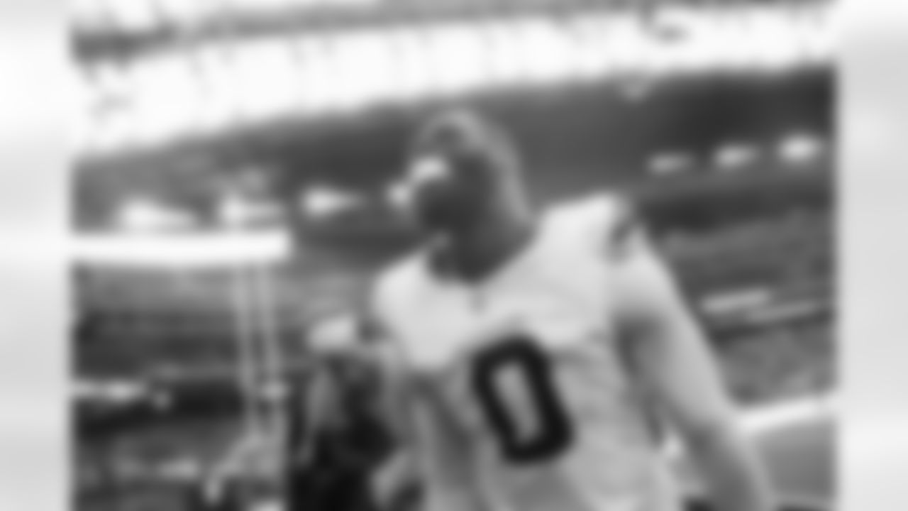 Jonathon Cooper during the Broncos' Week 9 game against the Houston Texans at NRG Stadium in Houston, Texas on November 2, 2025. Photo by Ben Swanson / Denver Broncos