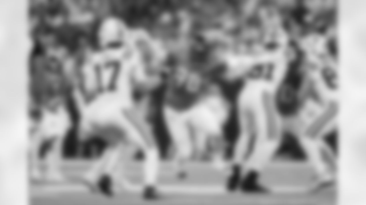 Denver Broncos defensive end John Franklin-Myers (98) leaps between two Colts players during the Broncos' Week 2 game against the Indianapolis Colts at Lucas Oil Stadium in Indianapolis, Indiana on September 14, 2025. Photo by Ben Swanson / Denver Broncos
