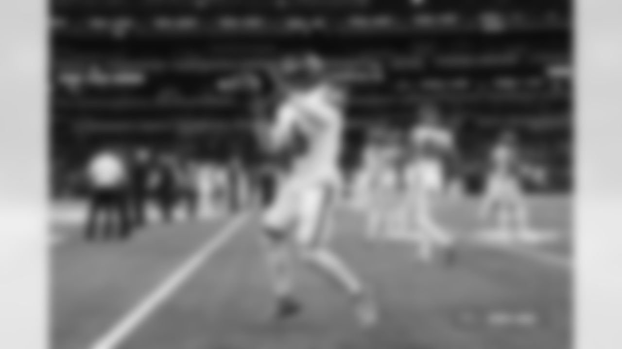 P.J. Locke #6 of the Denver Broncos warms up prior to the Broncos' preseason Week 1 game against the Indianapolis Colts at Lucas Oil Stadium in Indianapolis, Indiana on August 11, 2024. (Photo by Ben Swanson/Denver Broncos)