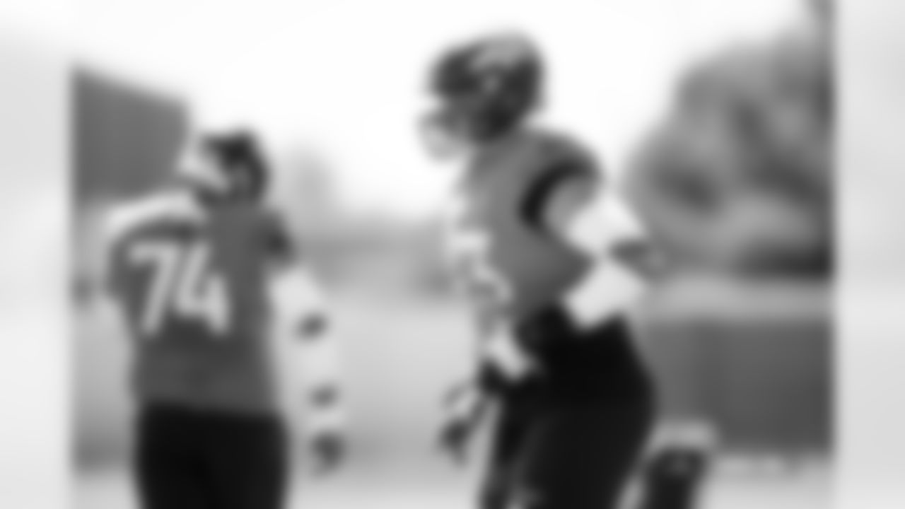 Alex Palczewski during practice at Broncos Park Powered by CommonSpirit in Englewood, Colorado on September 18, 2024. Photo by Ben Swanson / Denver Broncos