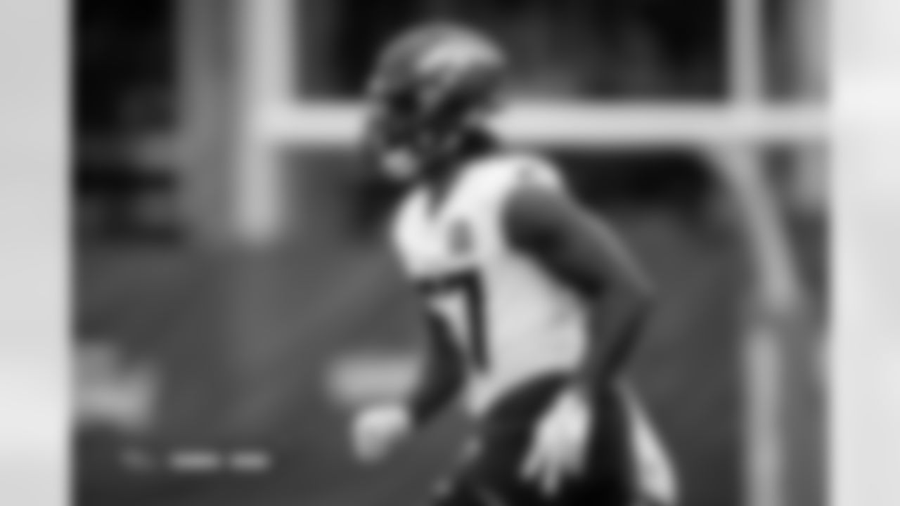 Dre Greenlaw during practice at Broncos Park Powered by CommonSpirit in Englewood, Colorado on September 12, 2025. Photo by Ben Swanson / Denver Broncos