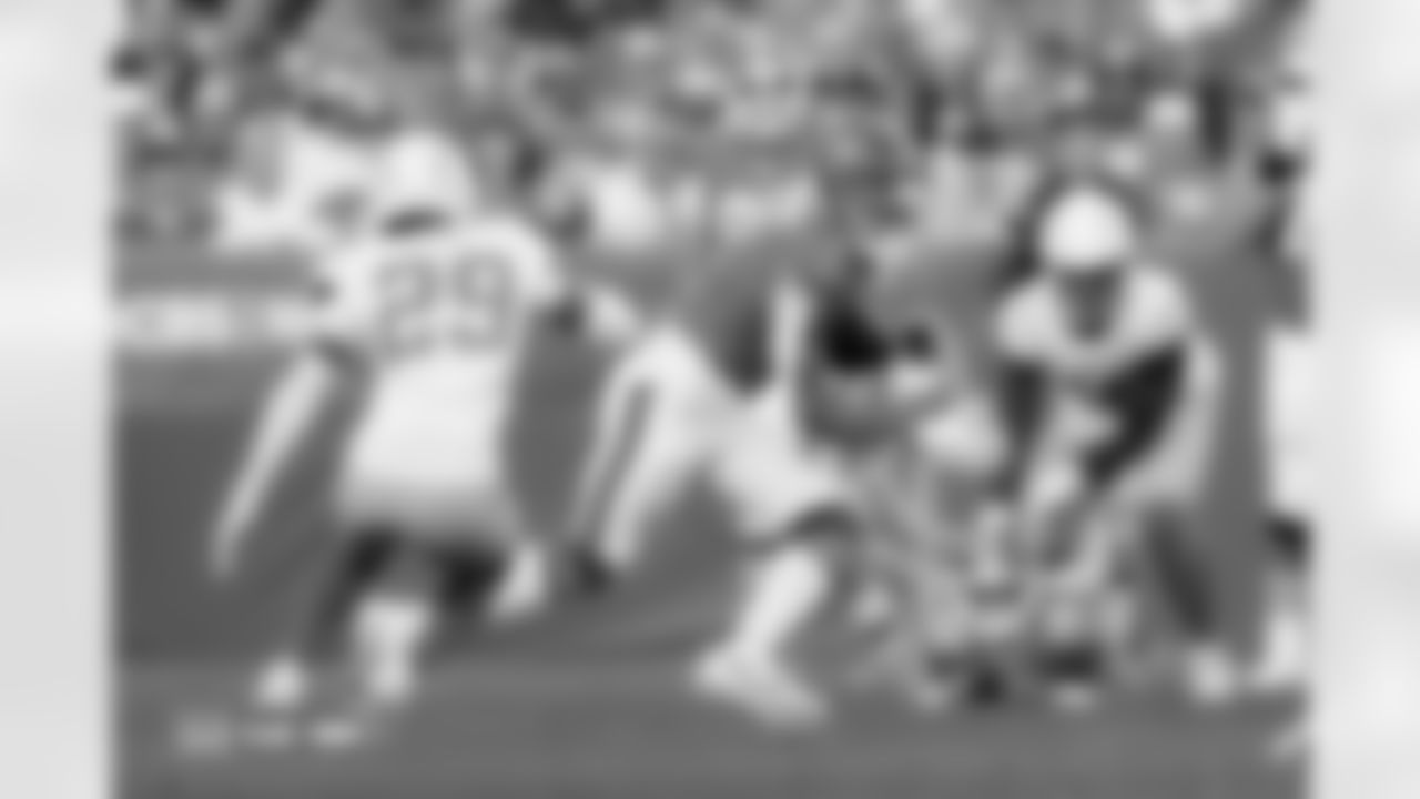 Evan Engram (1) during the Broncos' Week 18 game against the Los Angeles Chargers at Empower Field at Mile High in Denver, Colorado on January 4, 2026. Photo by Ben Swanson / Denver Broncos