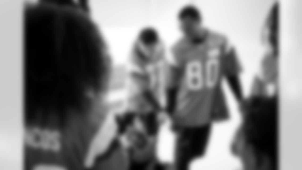 Karene Reid, Joaquin Davis and other Denver Broncos rookies visit with children at Children's Hospital Colorado in Aurora, Colorado on June 2, 2025. Photo by Ben Swanson / Denver Broncos