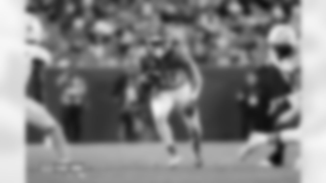 Jaleel McLaughlin (38) during the Broncos' Week 18 game against the Los Angeles Chargers at Empower Field at Mile High in Denver, Colorado on January 4, 2026. Photo by Gabriel Christus / Denver Broncos