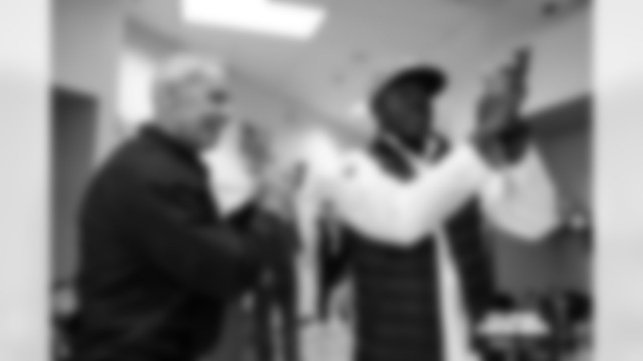 Students cheer on the Broncos during a school hallway parade to celebrate the Denver Broncos making the playoffs at Godsman Elementary School in Denver, Colorado on January 16, 2026. Photo by Ben Swanson / Denver Broncos