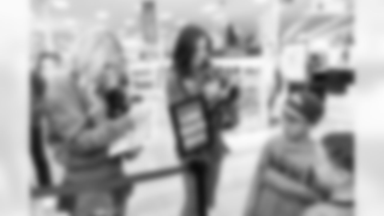 Denver Broncos Cheerleaders and Broncos alumni visit the United States Army post at Fort Carson during the Salute to Service Caravan on December 16, 2025. Photo by Ben Swanson / Denver Broncos