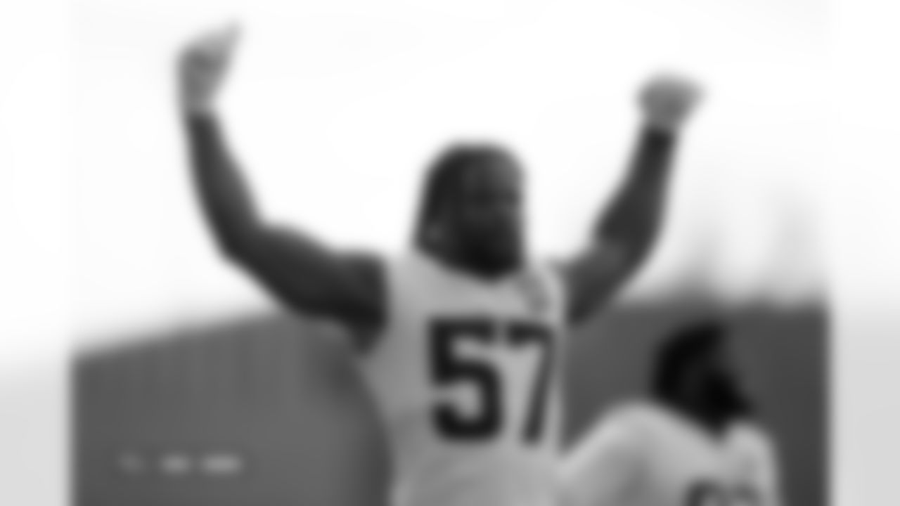 Dre Greenlaw during practice at Broncos Park Powered by CommonSpirit in Englewood, Colorado on November 12, 2025. Photo by Gabriel Christus / Denver Broncos