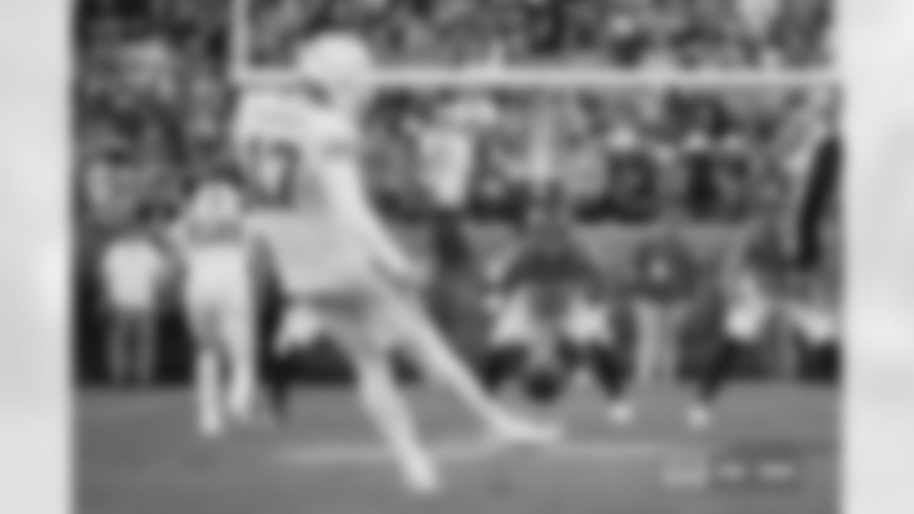 Jonah Elliss (52) during the Broncos' Week 15 game against the Green Bay Packers at Empower Field at Mile High in Denver, Colorado on December 14, 2025. Photo by Gavin Liddell / Denver Broncos