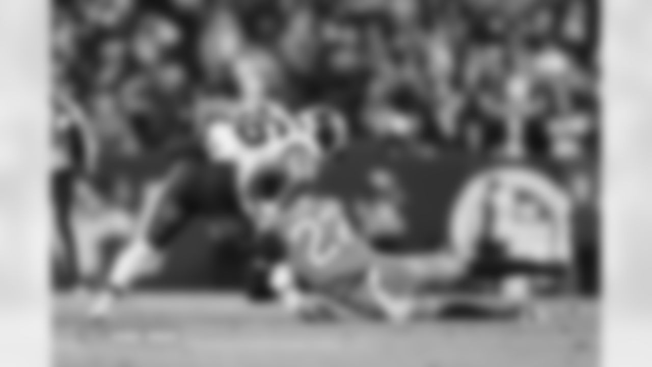 Brandon Jones during the Broncos' Week 13 game against the Washington Commanders at Northwest Stadium in Landover, Maryland on November 30, 2025. Photo by Gabriel Christus / Denver Broncos