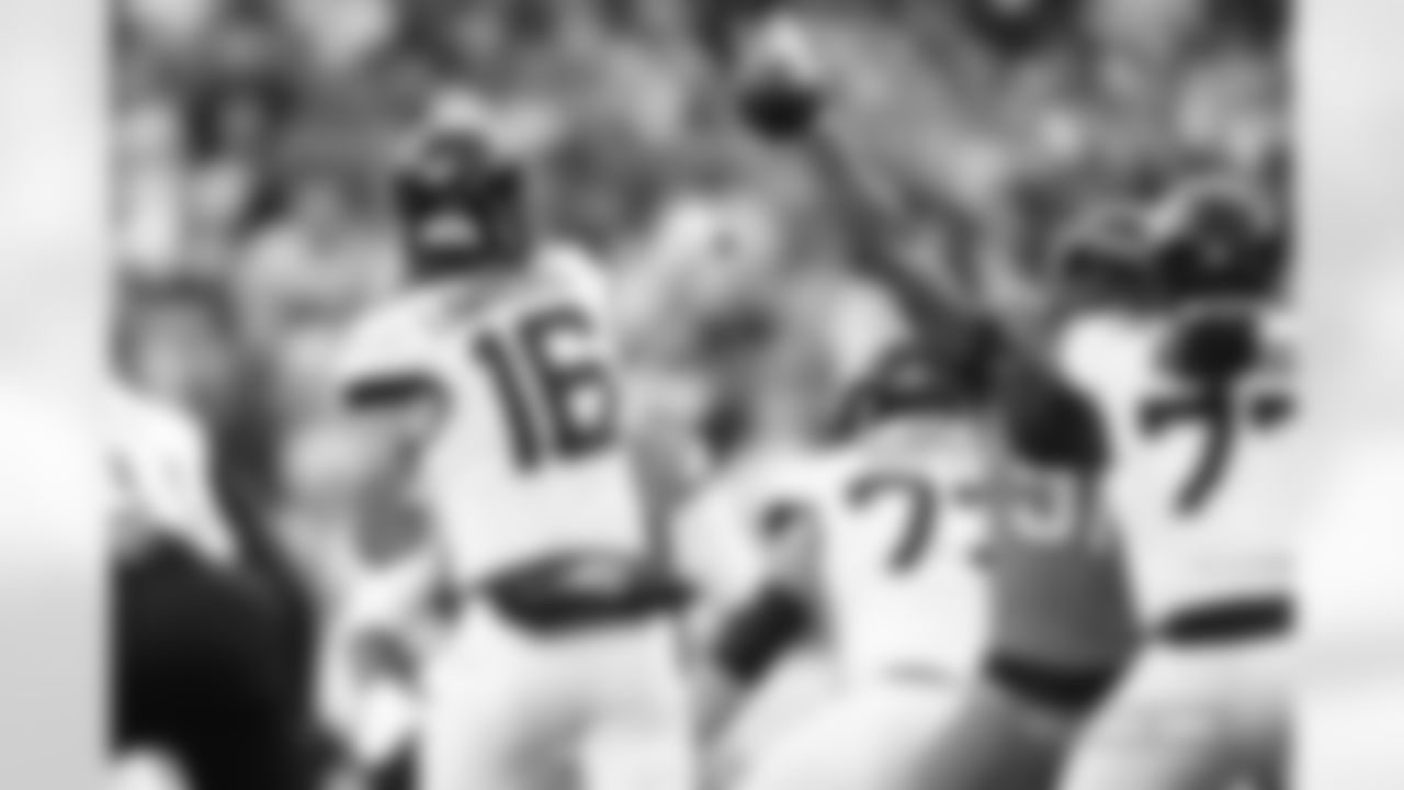 Que Robinson (51) during the Broncos' Week 16 game against the Jacksonville Jaguars at Empower Field at Mile High in Denver, Colorado on December 21, 2025. Photo by Gabriel Christus / Denver Broncos