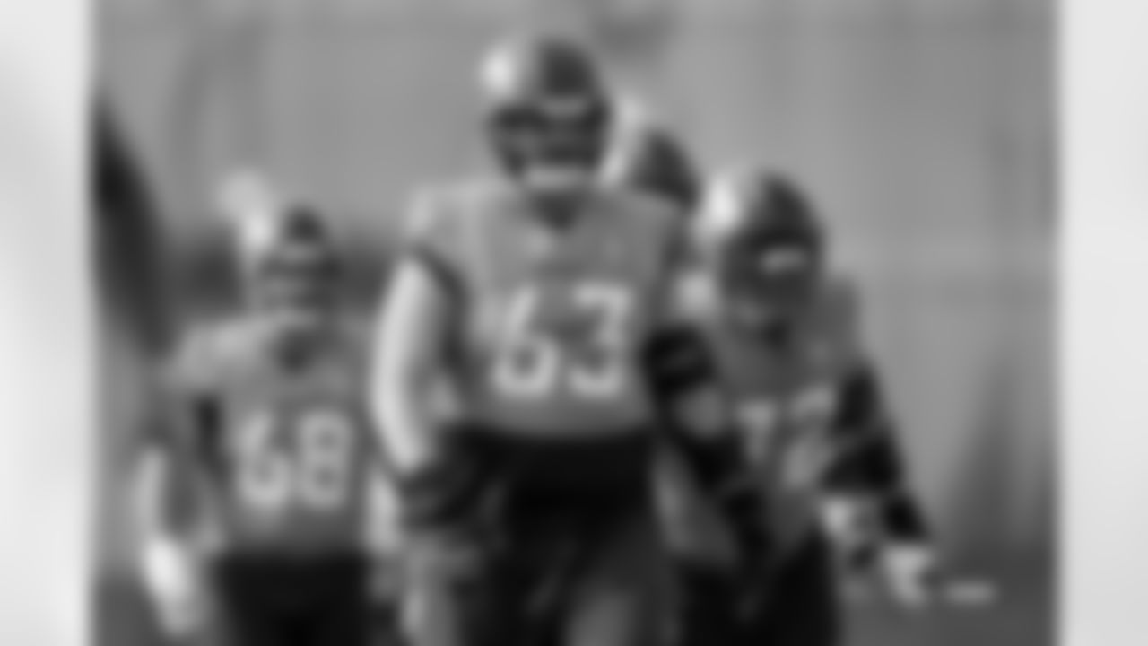 Alex Palczewski during practice at Broncos Park Powered by CommonSpirit in Englewood, Colorado on November 12, 2025. Photo by Gabriel Christus / Denver Broncos