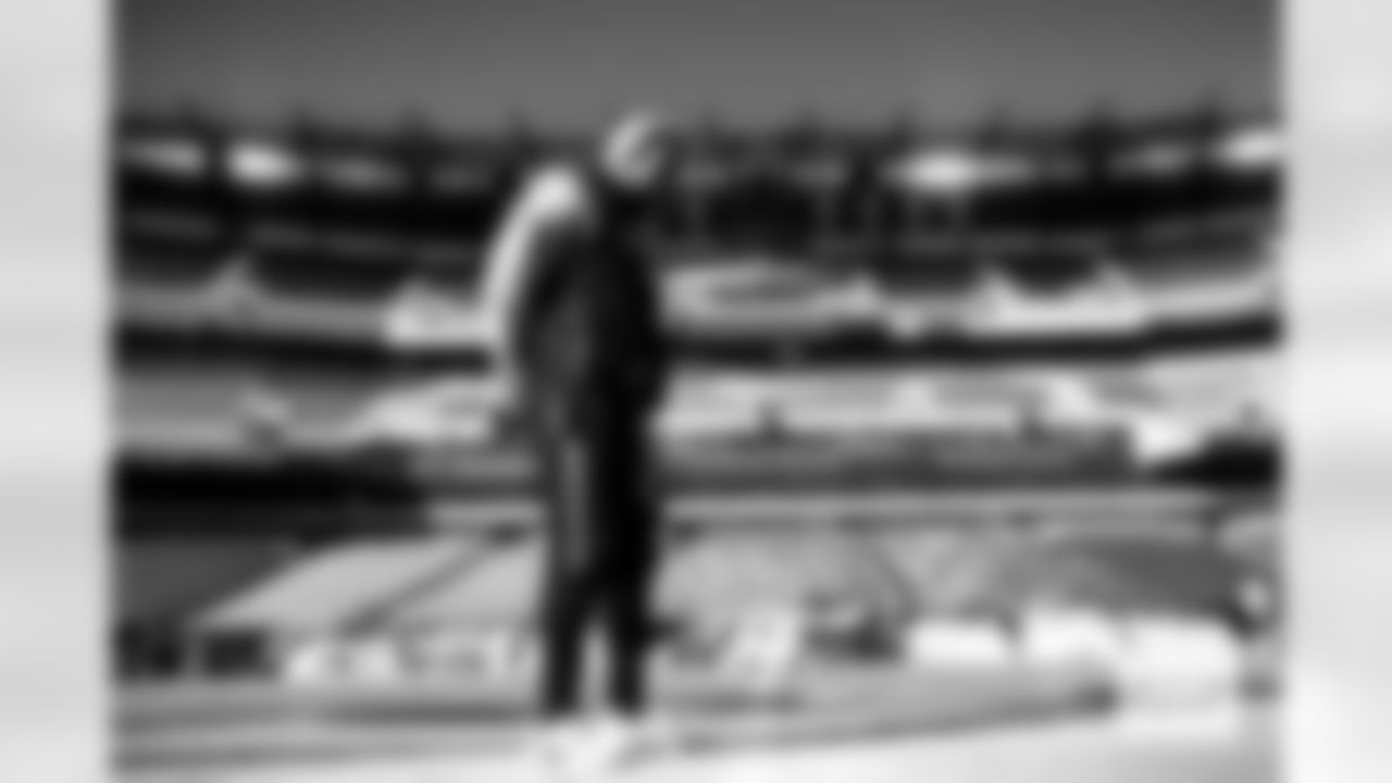 J.K. Dobbins takes a moment for himself at midfield before the Broncos' Week 5 game against the Philadelphia Eagles at Lincoln Financial Field in Philadelphia, Pennsylvania on October 5, 2025. Photo by Ben Swanson / Denver Broncos