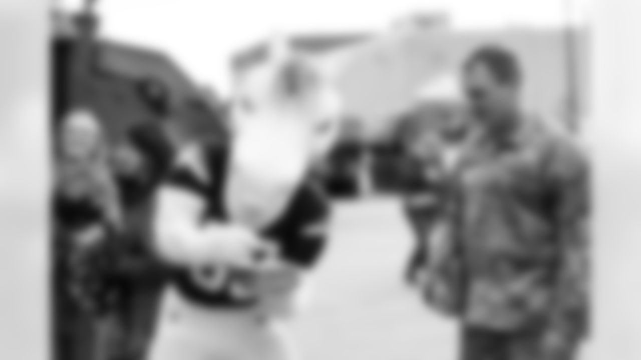 Denver Broncos Cheerleaders and Broncos alumni visit the United States Army post at Fort Carson during the Salute to Service Caravan on December 16, 2025. Photo by Ben Swanson / Denver Broncos