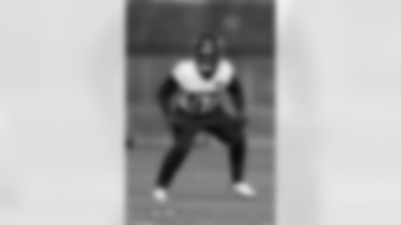 Dre Greenlaw during practice on Friday, December 12, 2025 at Broncos Park Powered by CommonSpirit in Englewood, Colorado.
Photo by Gabriel Christus / Denver Broncos