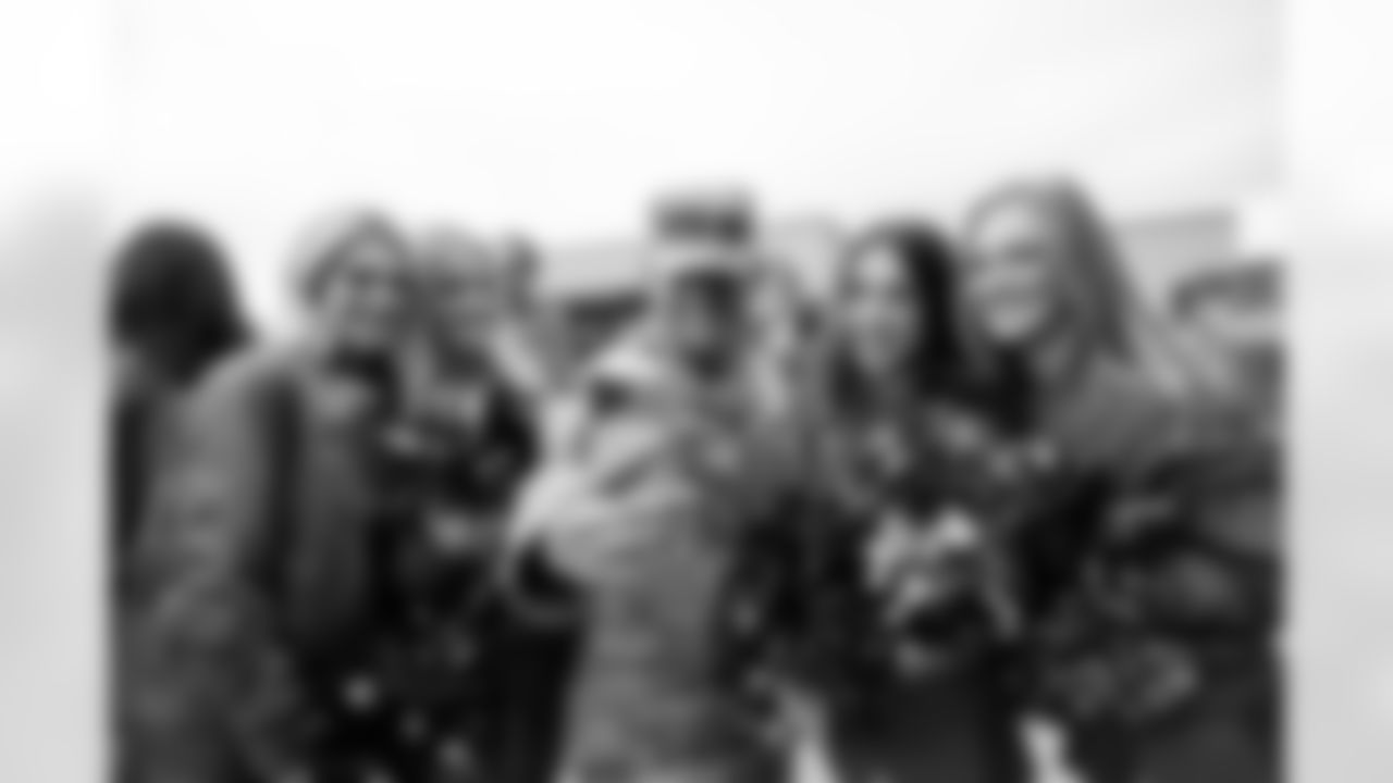 Denver Broncos Cheerleaders and Broncos alumni visit the United States Army post at Fort Carson during the Salute to Service Caravan on December 16, 2025. Photo by Ben Swanson / Denver Broncos