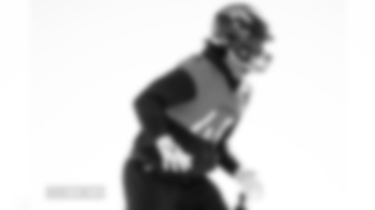 Alex Singleton during practice at Broncos Park Powered by CommonSpirit in Englewood, Colorado on October 29, 2025. Photo by Ben Swanson / Denver Broncos