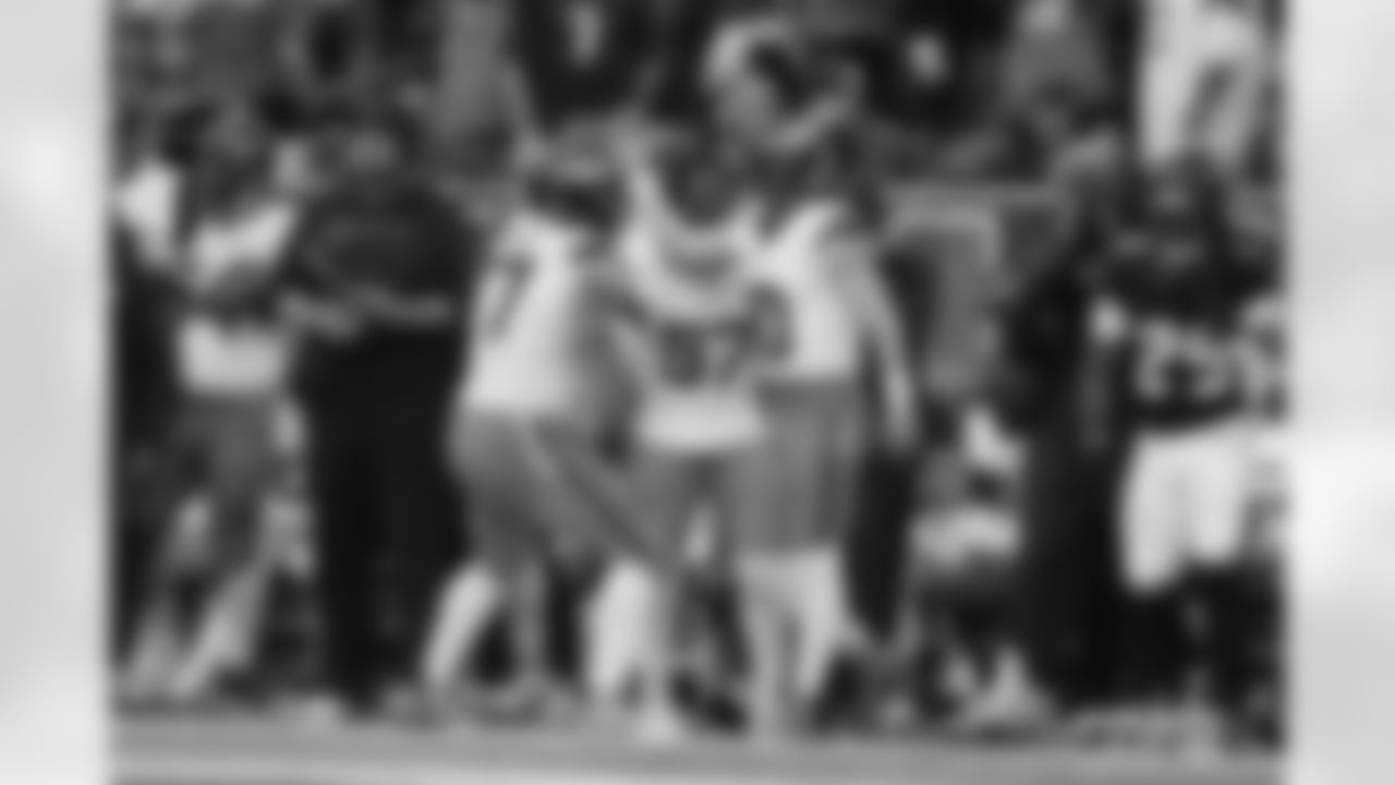 Quinn Meinerz, Dre Greenlaw and Bo Nix during the Broncos' Week 9 game against the Houston Texans at NRG Stadium in Houston, Texas on November 2, 2025. Photo by Ben Swanson / Denver Broncos