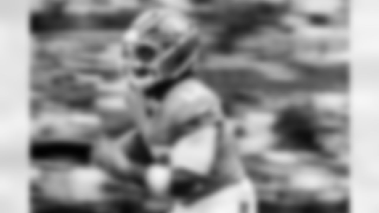 RJ Harvey warms up before the Broncos' Week 7 game against the New York Giants at Empower Field at Mile High in Denver, Colorado on October 26, 2025. Photo by Gavin Liddell / Denver Broncos