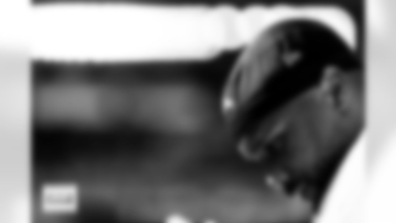 Denver Broncos running back J.K. Dobbins (27) before the Broncos' Week 5 game against the Philadelphia Eagles at Lincoln Financial Field in Philadelphia, Pennsylvania on October 5, 2025. Photo by Gabriel Christus / Denver Broncos