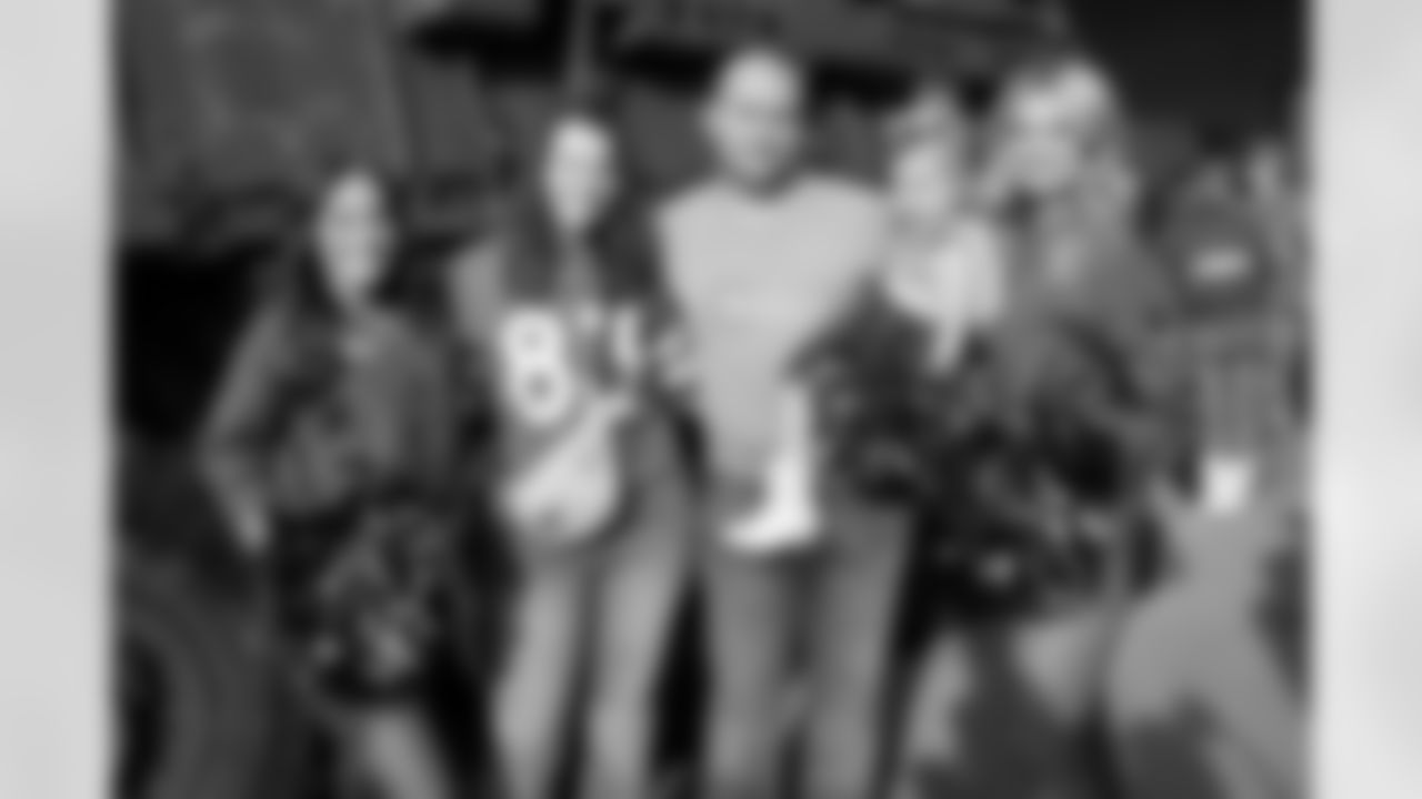 Denver Broncos Cheerleaders and Broncos alumni visit the United States Army post at Fort Carson during the Salute to Service Caravan on December 16, 2025. Photo by Ben Swanson / Denver Broncos