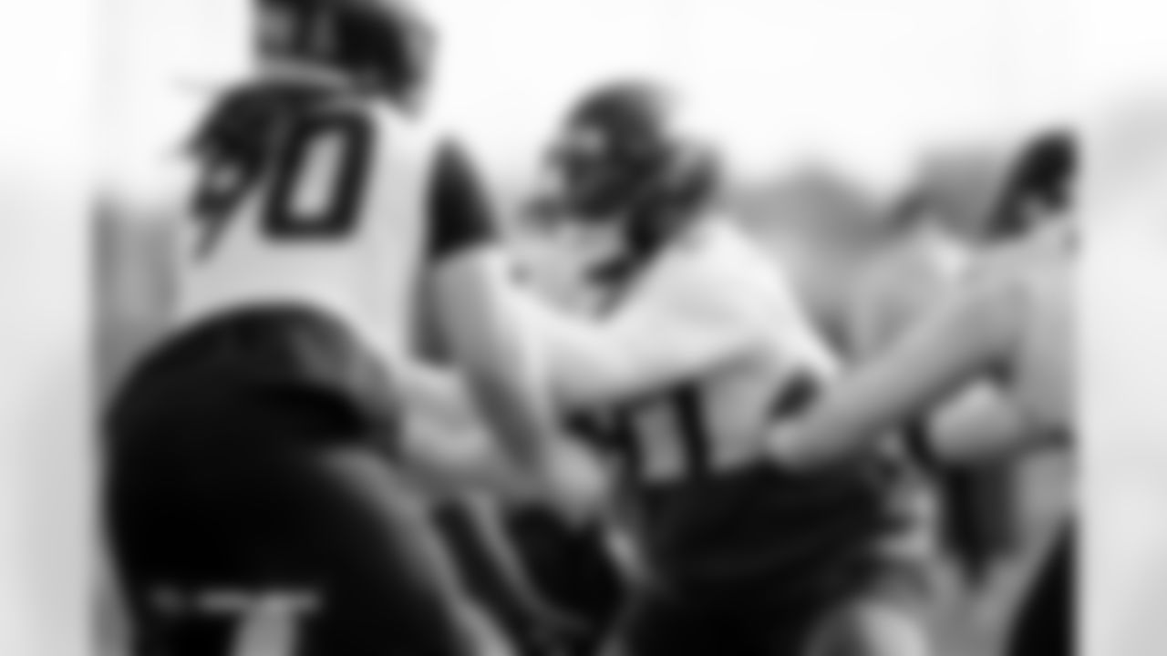 Malcolm Roach during practice at Broncos Park Powered by CommonSpirit in Englewood, Colorado on November 26, 2025. Photo by Ben Swanson / Denver Broncos