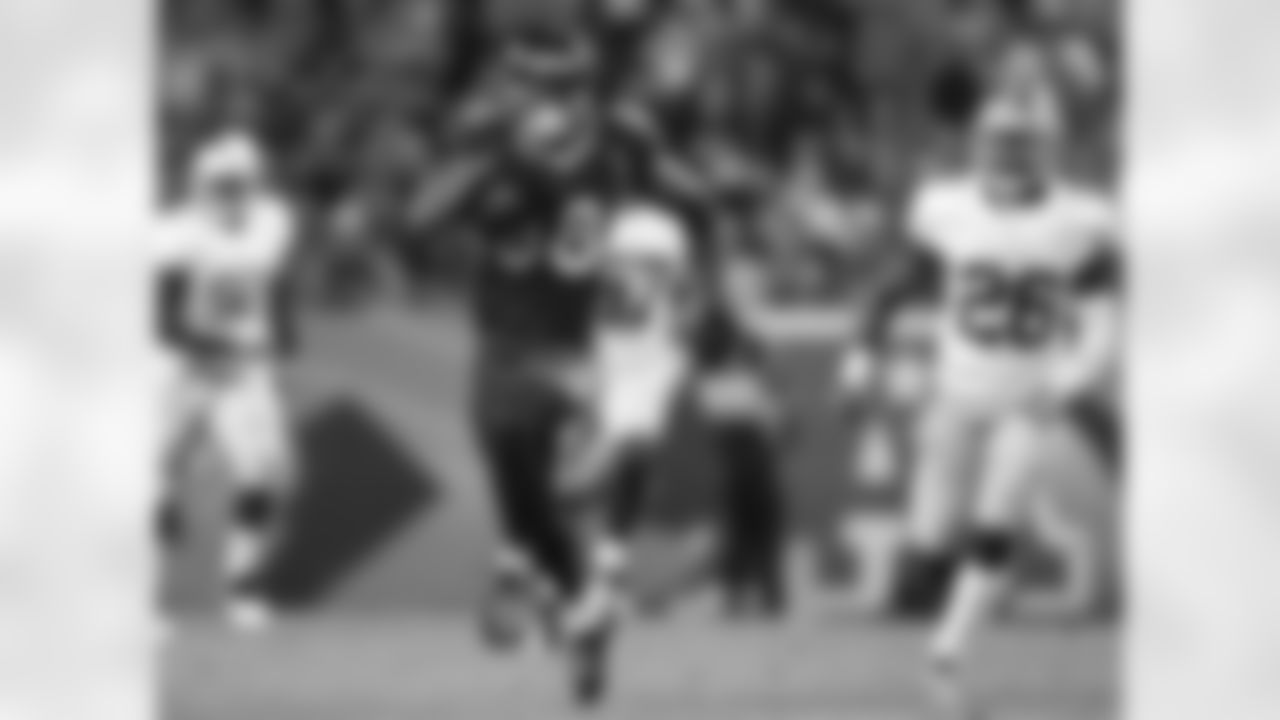 Consecutive 100-Yard Receiving Games
7 (most in franchise history)