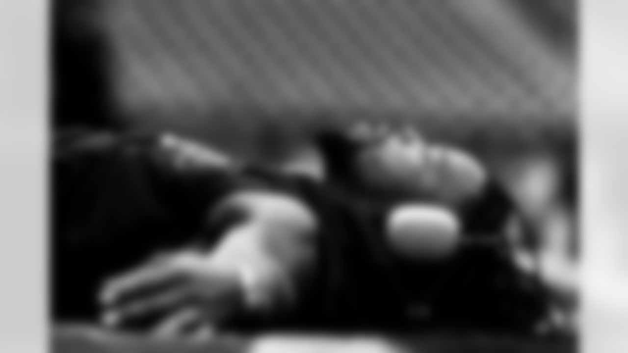 Dre Greenlaw warms up before the Broncos' Week 9 game against the Houston Texans at NRG Stadium in Houston, Texas on November 2, 2025. Photo by Gabriel Christus / Denver Broncos