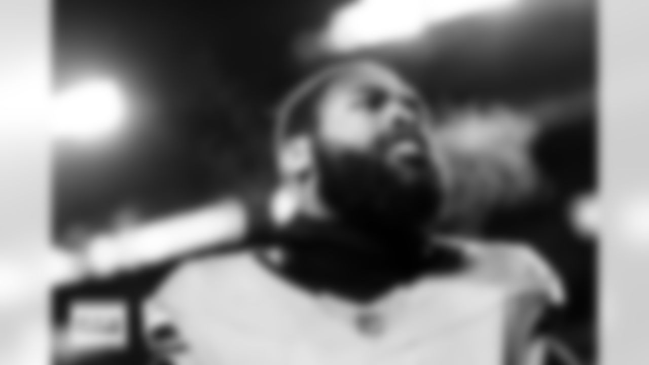 Denver Broncos linebacker Jonathon Cooper (0) gives a pregame speech before the Broncos' Week 13 game against the Washington Commanders at Northwest Stadium in Landover, Maryland on November 30, 2025. Photo by Ben Swanson / Denver Broncos