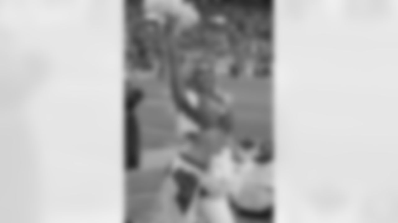 Denver Broncos Cheerleaders during the Broncos' Week 18 game against the Los Angeles Chargers at Empower Field at Mile High in Denver, Colorado on January 4, 2026. Photo by Paul Cloud / Denver Broncos