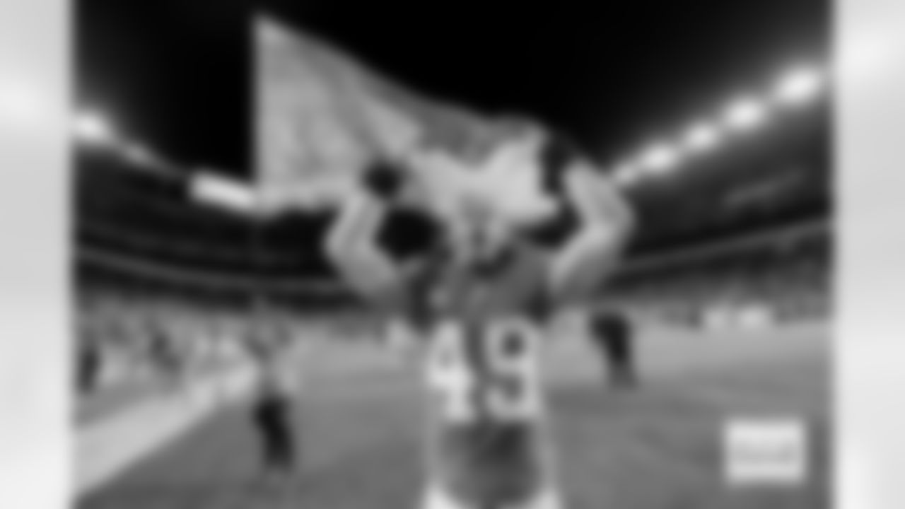 Denver Broncos linebacker Alex Singleton (49) celebrates after the Broncos' Week 18 game against the Los Angeles Chargers at Empower Field at Mile High in Denver, Colorado on January 4, 2026. Photo by Gabriel Christus / Denver Broncos