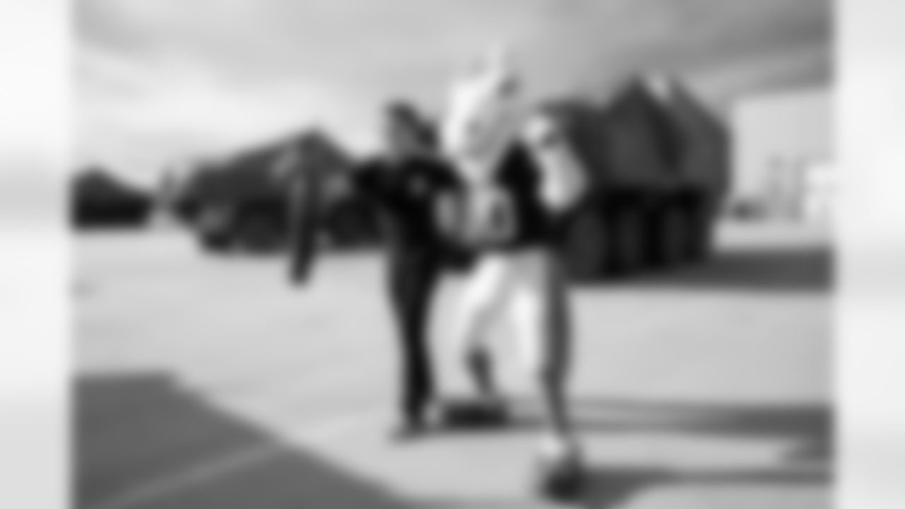 Denver Broncos Cheerleaders and Broncos alumni visit the United States Army post at Fort Carson during the Salute to Service Caravan on December 16, 2025. Photo by Ben Swanson / Denver Broncos