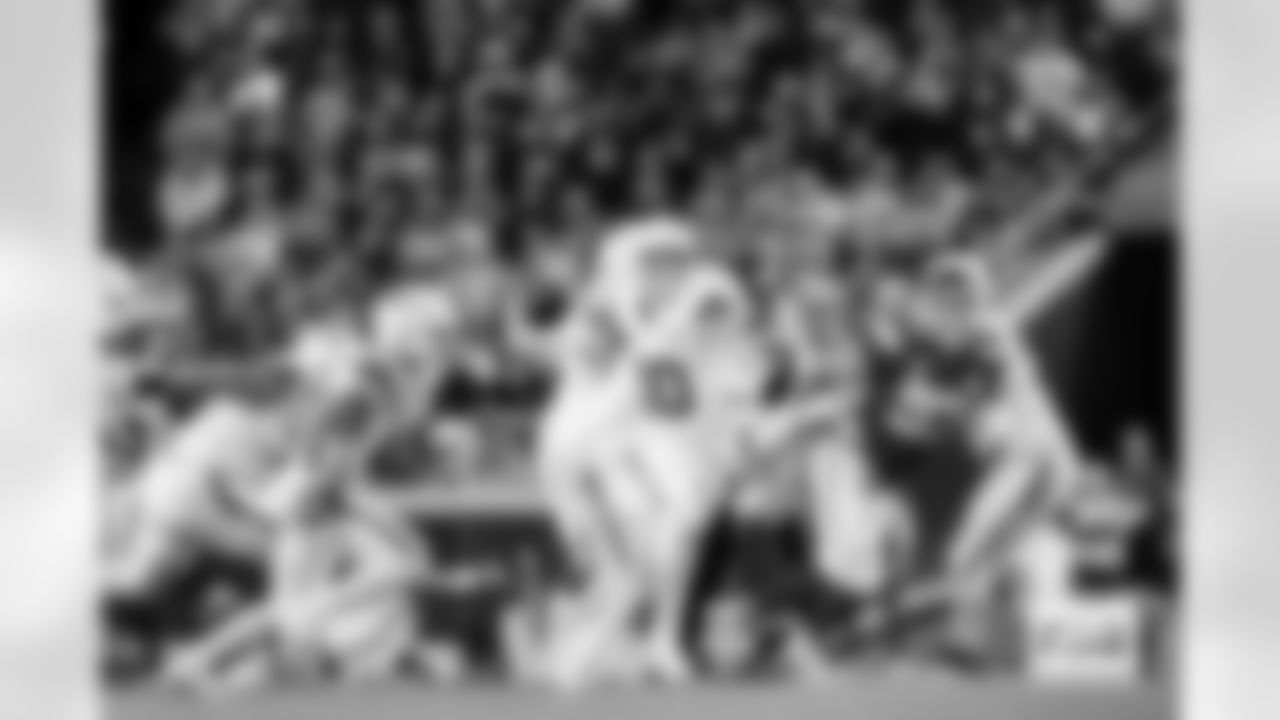 Denver Broncos quarterback Bo Nix (10) throws a pass during the Broncos' Week 17 game against the Kansas City Chiefs at GEHA Field at Arrowhead Stadium in Kansas City, Missouri on December 25, 2025. Photo by Gabriel Christus / Denver Broncos