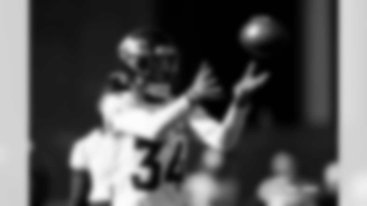 JL Skinner during practice at Broncos Park Powered by CommonSpirit in Englewood, Colorado on November 14, 2025. Photo by Ben Swanson / Denver Broncos