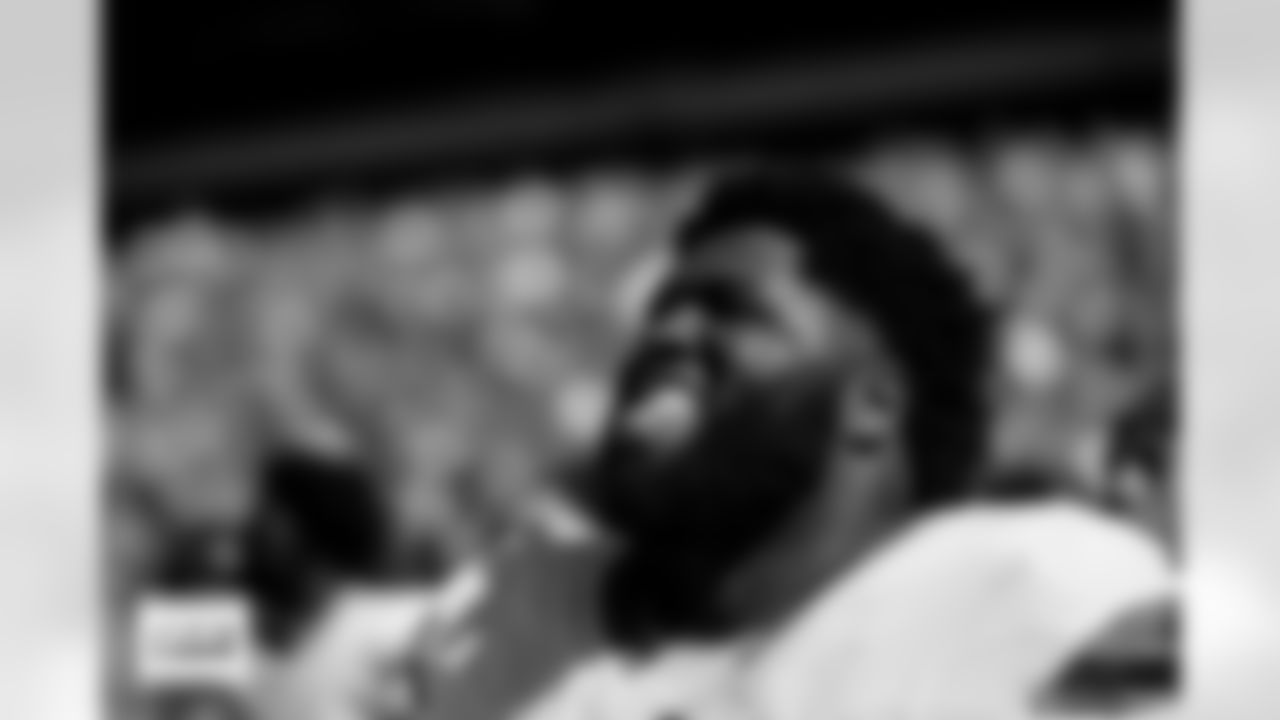 Denver Broncos defensive tackle D.J. Jones (93) before the Broncos' Week 5 game against the Philadelphia Eagles at Lincoln Financial Field in Philadelphia, Pennsylvania on October 5, 2025. Photo by Gabriel Christus / Denver Broncos