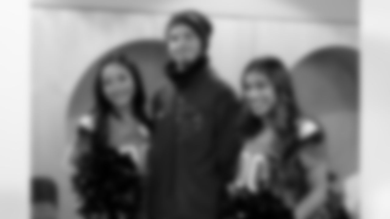 DBC Yuna and DBC Julia pose for a photo with a resident during a visit to Urban Peak to feed the kids a Thanksgiving meal on Tuesday, November 25, 2025 at Urban Peak in Denver, Colorado.
Photo by Gabriel Christus / Denver Broncos