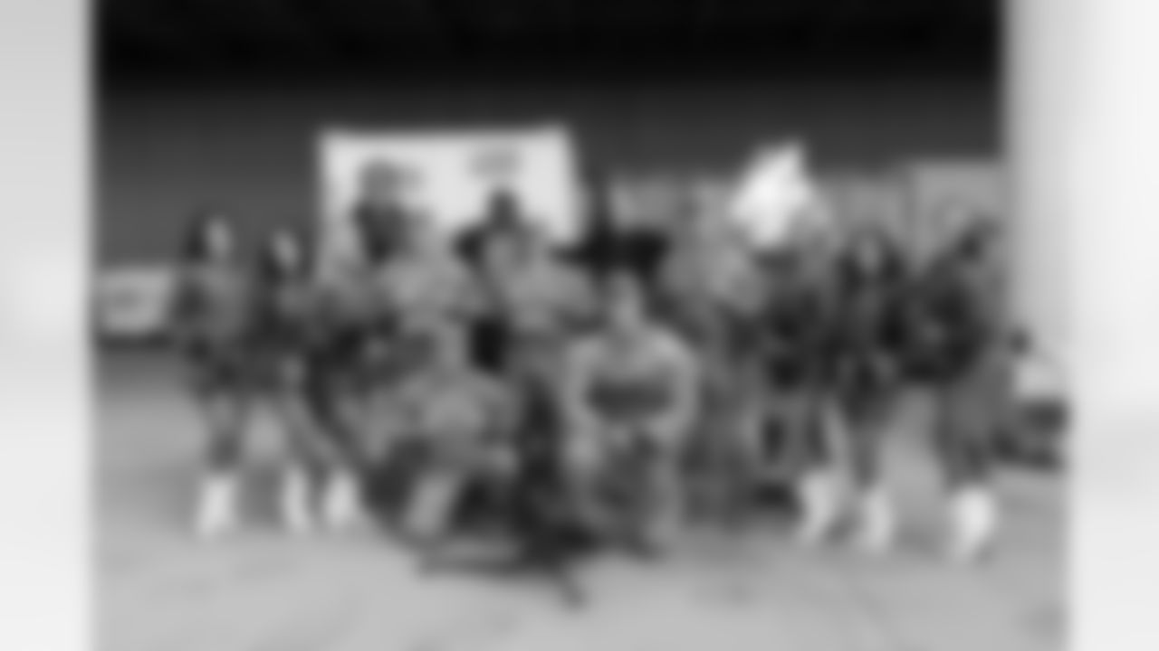 Denver Broncos Cheerleaders and Broncos alumni visit the United States Army post at Fort Carson during the Salute to Service Caravan on December 16, 2025. Photo by Ben Swanson / Denver Broncos