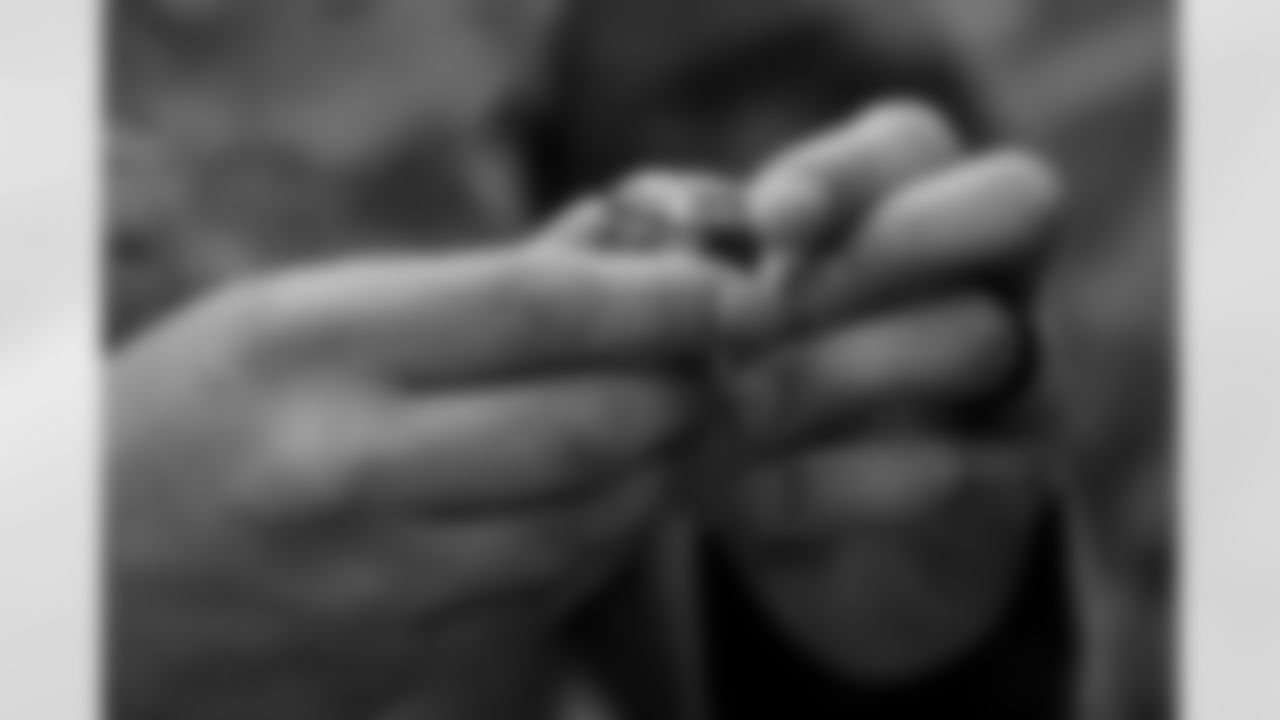 Denver Broncos Cheerleaders and Broncos alumni visit the United States Army post at Fort Carson during the Salute to Service Caravan on December 16, 2025. Photo by Ben Swanson / Denver Broncos