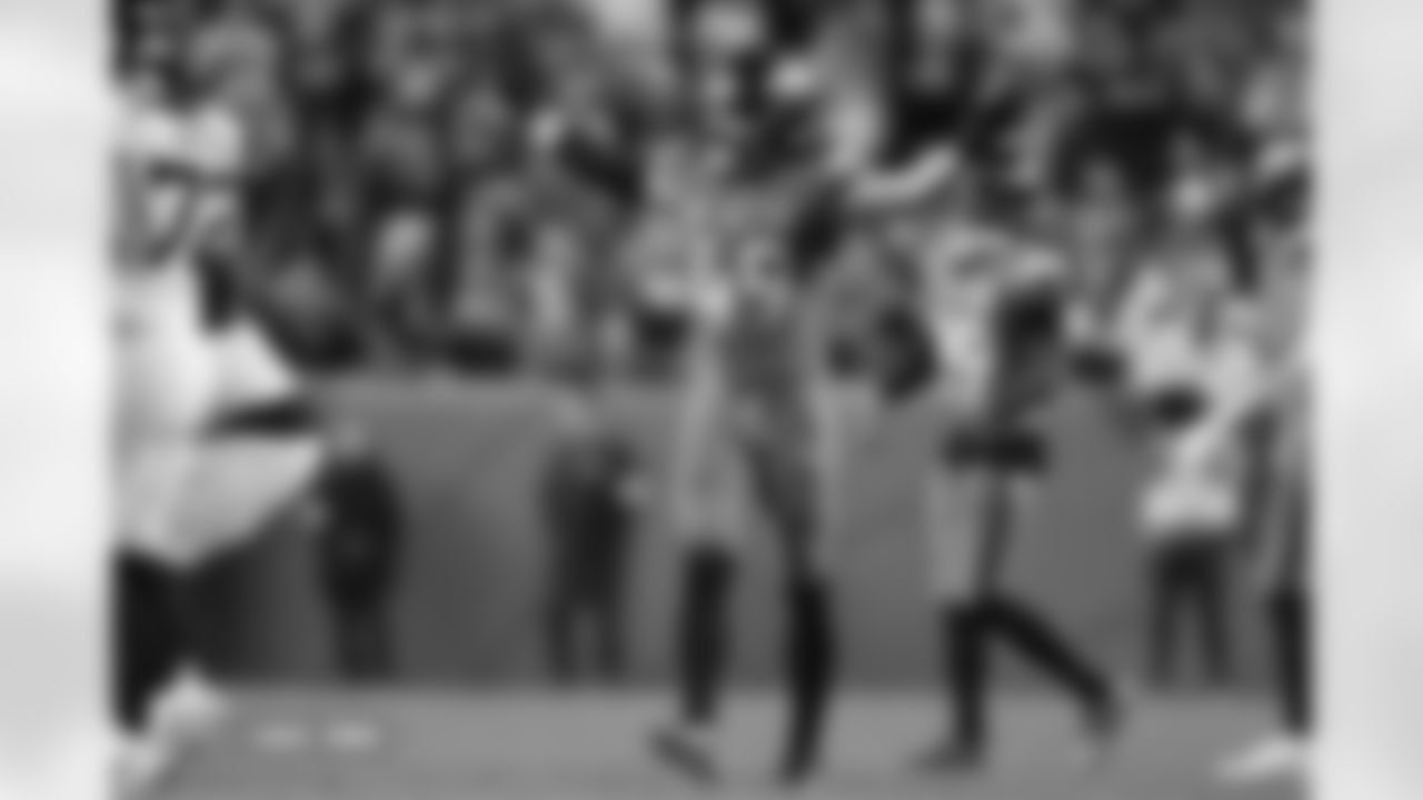 Alex Singleton (49) during the Broncos' Week 16 game against the Jacksonville Jaguars at Empower Field at Mile High in Denver, Colorado on December 21, 2025. Photo by Gabriel Christus / Denver Broncos