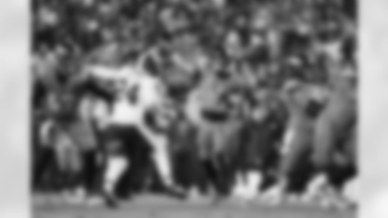 Bo Nix (10) during the Broncos' Week 13 game against the Washington Commanders at Northwest Stadium in Landover, Maryland on November 30, 2025. Photo by Ben Swanson / Denver Broncos