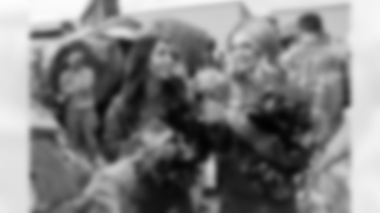 Denver Broncos Cheerleaders and Broncos alumni visit the United States Army post at Fort Carson during the Salute to Service Caravan on December 16, 2025. Photo by Ben Swanson / Denver Broncos