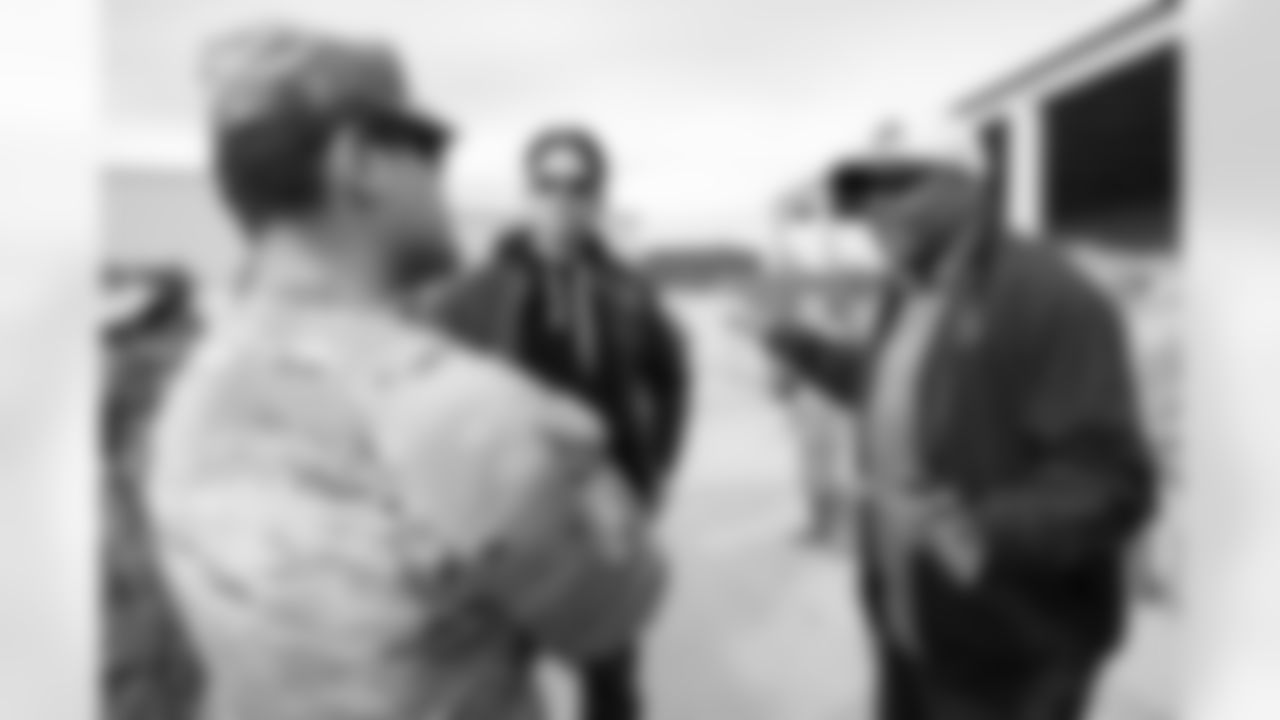 Denver Broncos Cheerleaders and Broncos alumni visit the United States Army post at Fort Carson during the Salute to Service Caravan on December 16, 2025. Photo by Ben Swanson / Denver Broncos