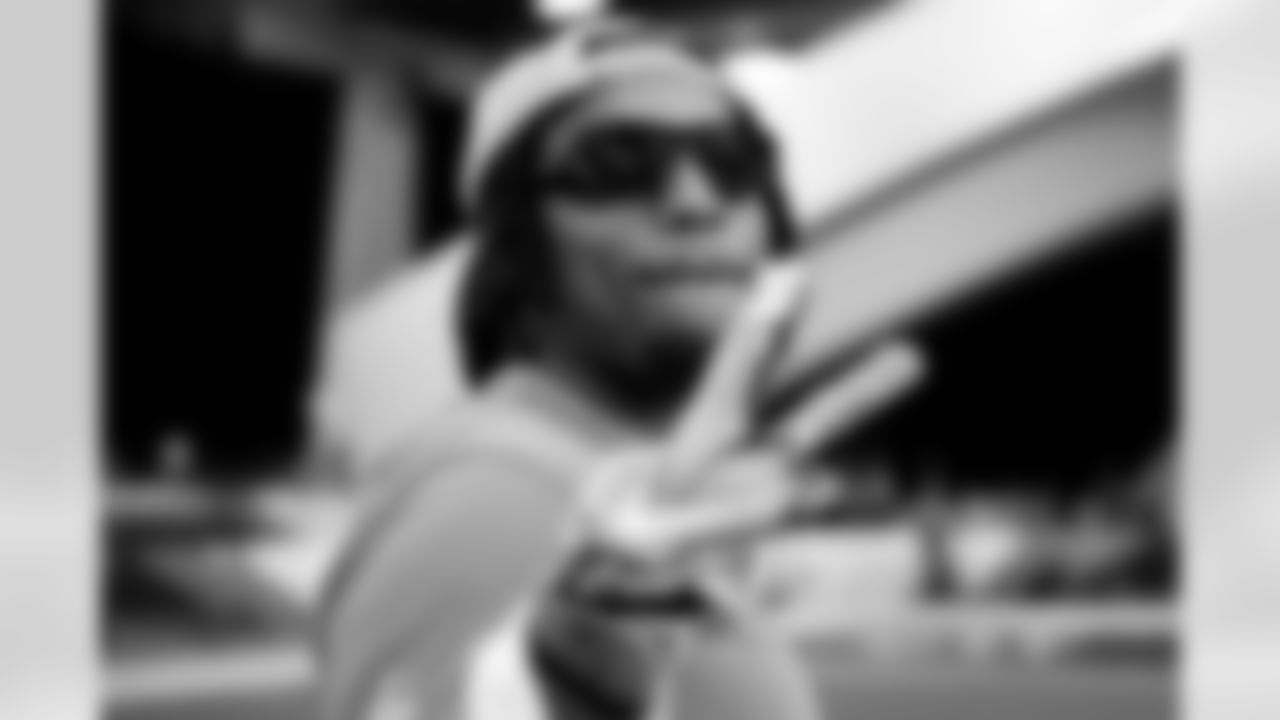 Denver Broncos linebacker Nik Bonitto (15) warms up prior to the 2026 Pro Bowl Game on Tuesday, February 3, 2026 in San Francisco, California. (Alika Jenner/NFL)