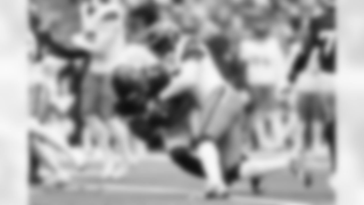 Que Robinson during the Broncos' Week 9 game against the Houston Texans at NRG Stadium in Houston, Texas on November 2, 2025. Photo by Ben Swanson / Denver Broncos