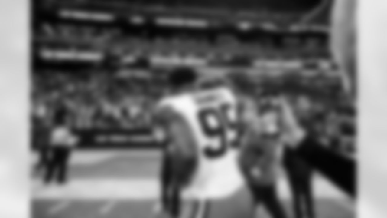 The Browns celebrate after a NFL football game between the Cleveland Browns and Las Vegas Raiders on November 23, 2025 at Allegiant Stadium.