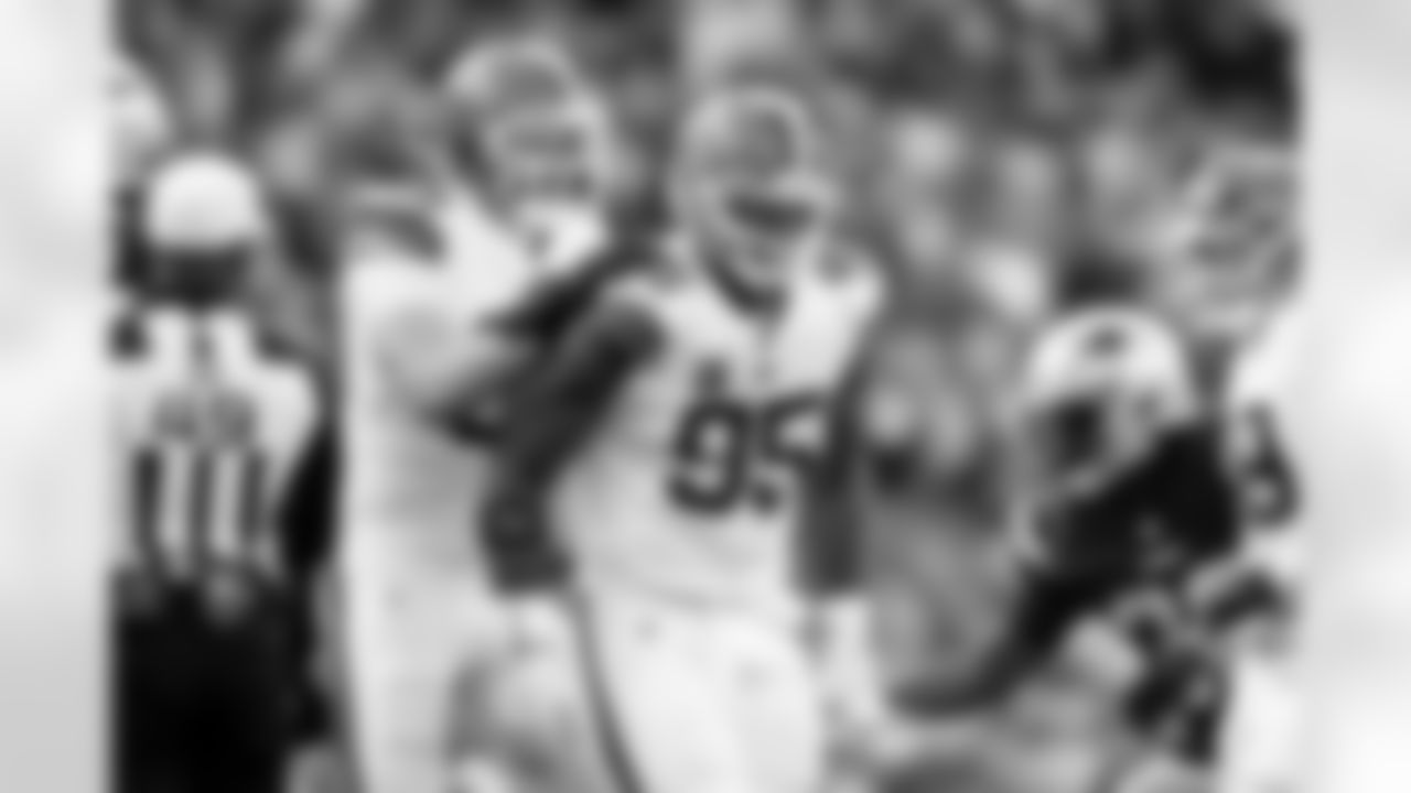 Defensive end Cameron Thomas (99) and Defensive end Myles Garrett (95) during a NFL football game between the Cleveland Browns and New England Patriots on October 26, 2025 at Gillette Stadium. The Browns lost 13-32.