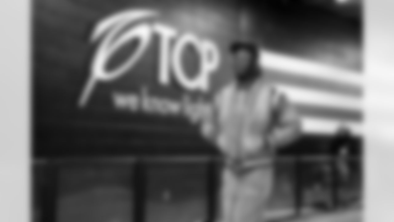 Cornerback Denzel Ward (21) before a NFL football game between the Buffalo Bills and Cleveland Browns on December 21, 2025 at Huntington Bank Field.