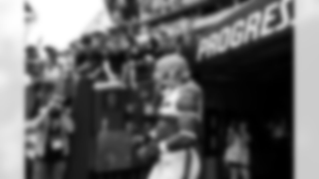 Tight end David Njoku (85) before a preseason NFL football game between the Los Angeles Rams and Cleveland Browns on August 23, 2025 at Huntington Bank Field.